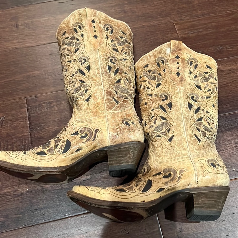 Hardly worn corral vintage boots size 7.5 cowboy boots
